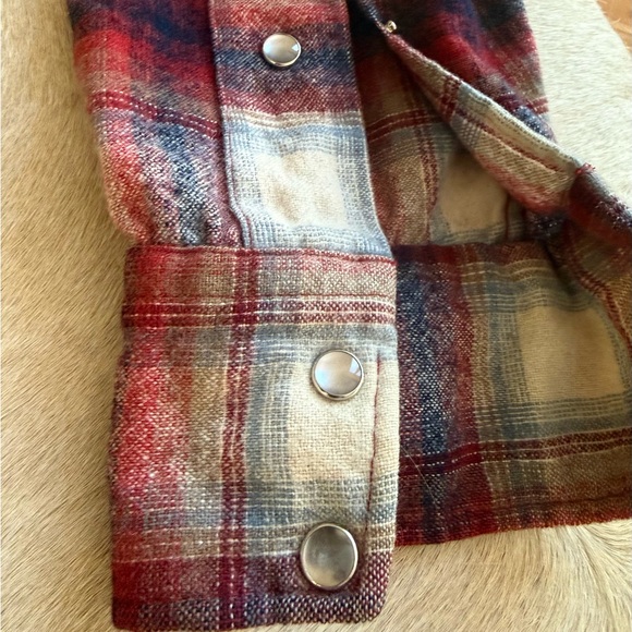 Pendleton Red and Cream Plaid mother o pearl buttons made in the US vintage - Picture 7 of 7